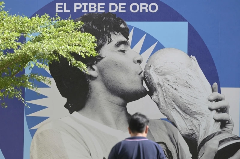 Maradona và chiếc cúp vàng vô địch World Cup tại Mexico 86. Ảnh: Getty maradona-1.jpg