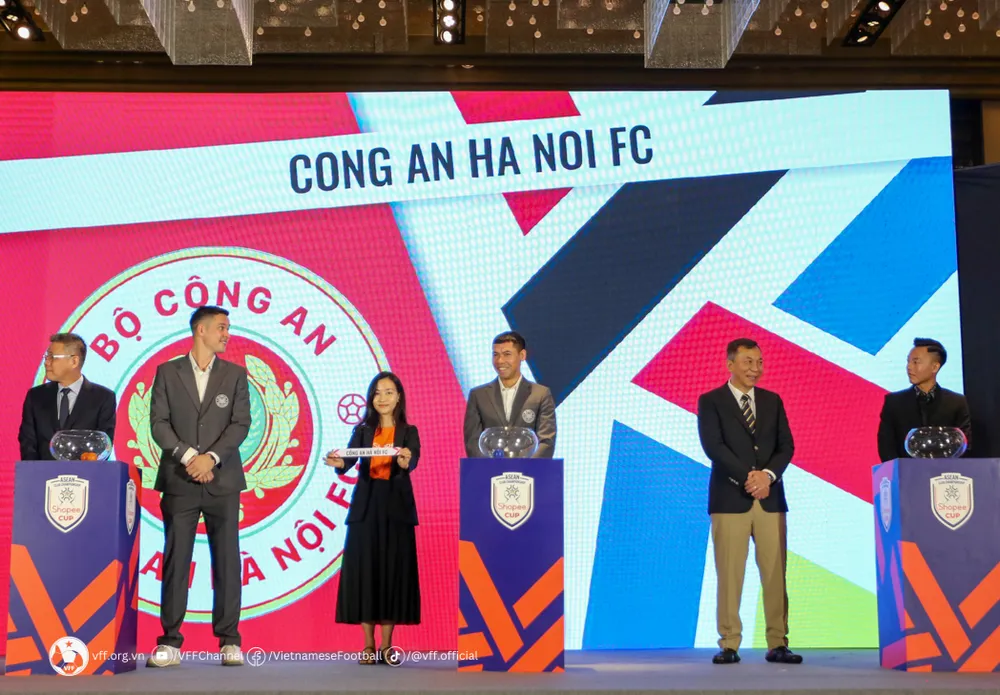 ...Trong khi đương kim vô địch V-League, CA. Hà Nội ở bảng B tử thần. Ảnh: VFF Shopee-2.jpg