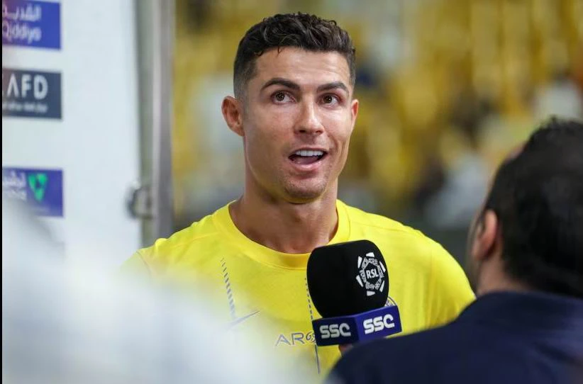 Ronaldo về khoác áo Al Nassr hai mùa với mức lương bằng cả đời trước đó "cày bừa" cho MU, Real, Juventus... Ảnh: AFP Ronaldo.jpg