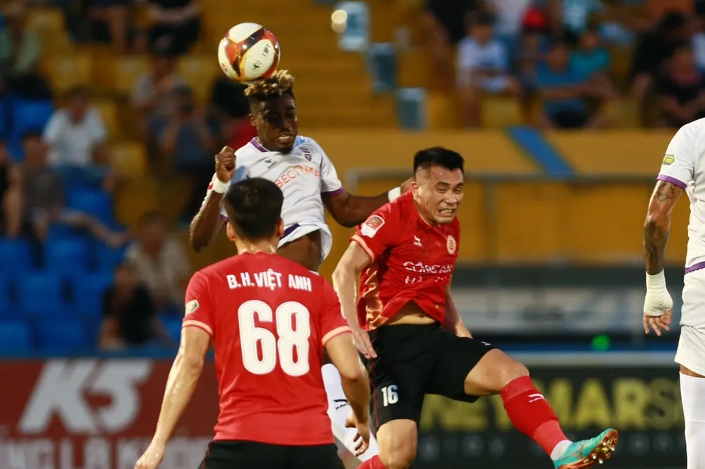 Thị khán nhiều trận V-League, HLV Kim Sang-sik chê cầu thủ Việt Nam thấy muốn nản. Ảnh: DUY ANH BD-CA.jpg