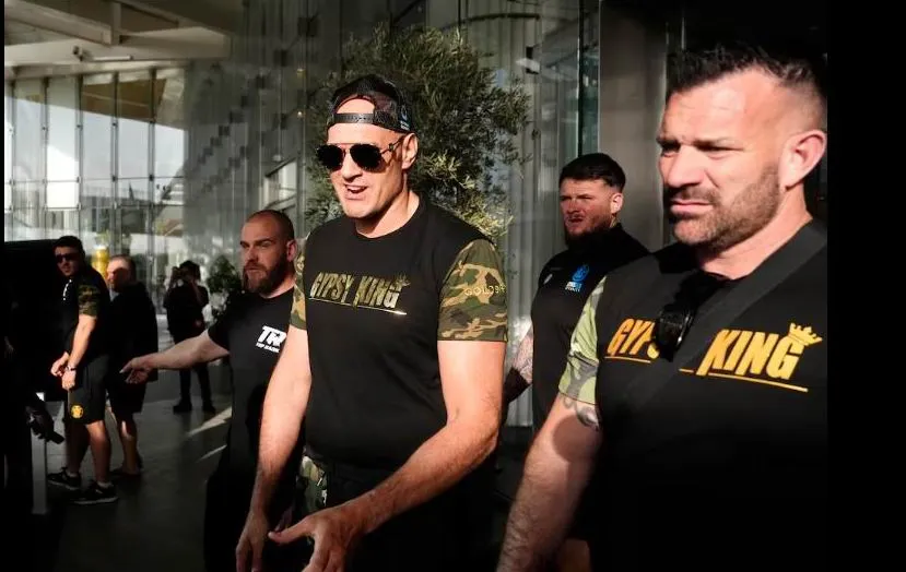 Đội của Tyson Fury đến Riyadh. Ảnh: PA Tyson-.jpg