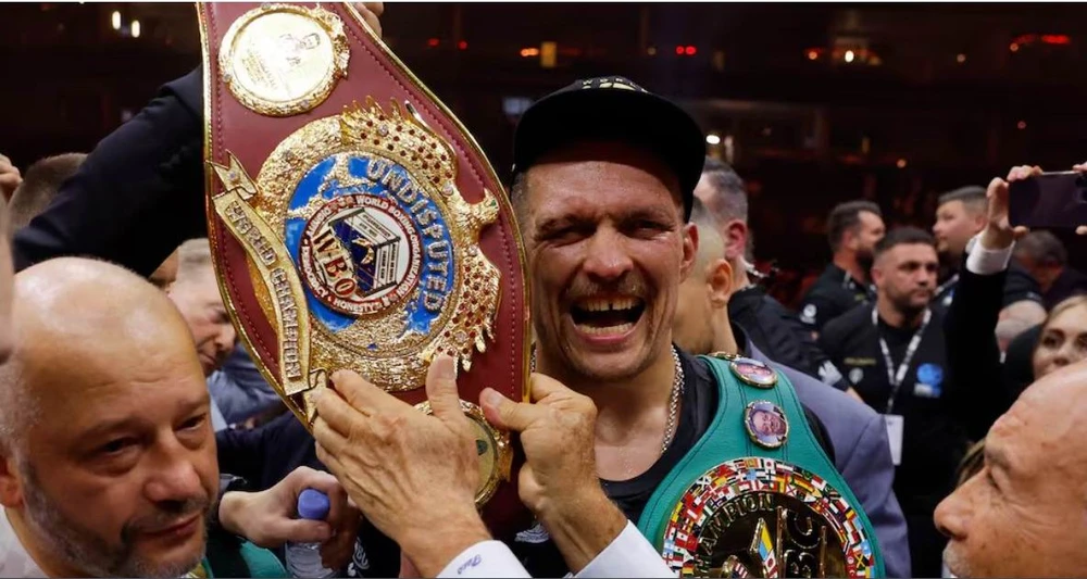 Đánh bại Tyson Trắng, Usyk sở hữu toàn bộ các đai hạng nặng của các tổ chức quyền Anh chuyên nghiệp. Ảnh: PA Usyk.jpg