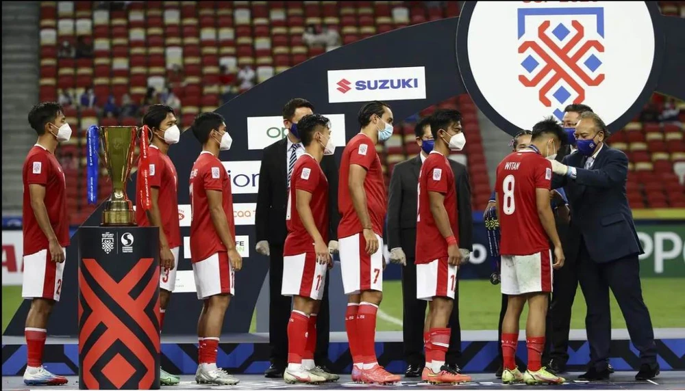 HLV Shin Tae-yong đưa đội Indonesia vào chung kết AFF Cup 2021 tại Singapore và là lần thứ sáu nhưng rồi cũng "phận bạc" khi thua Thái Lan. Ảnh: Bola AFF-1.jpg