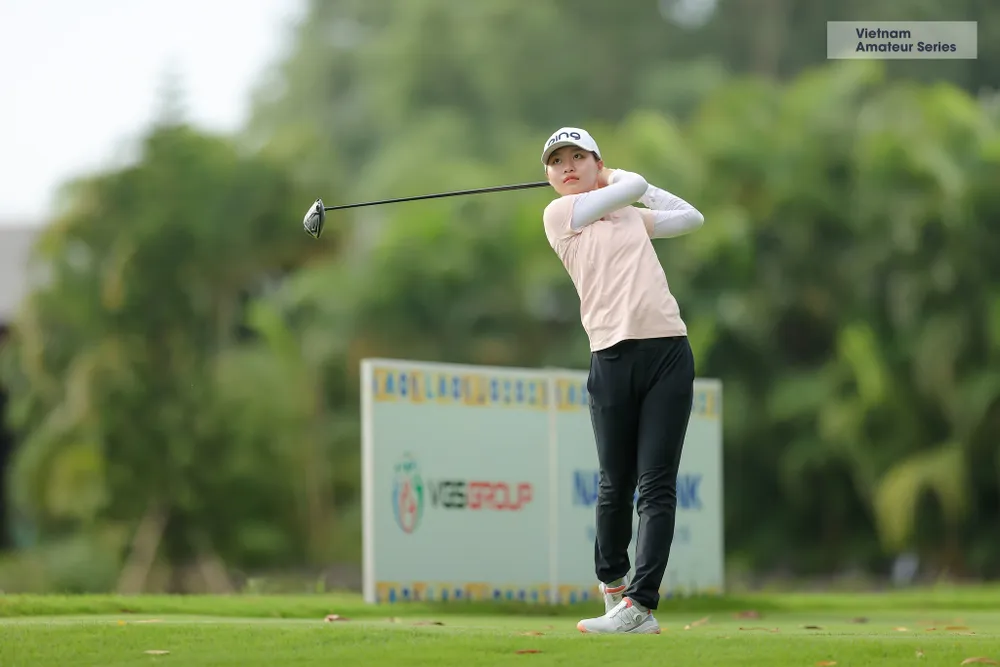 Tay golfer nữ Lê Chúc An cũng tham dự giải lần này. Ảnh: CTP Golfer Lê Chúc An tại giải VLAO năm 2023.jpeg