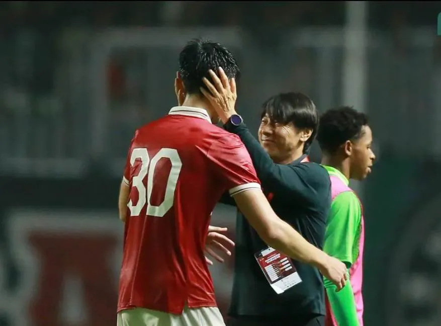 Thầy trò HLV Shin Tae-yong của Indonesia có cơ hội vào giai đoạn 3 sáng cửa nhất so với 6 đội Đông Nam Á. Ảnh: Bola PSSI.jpg
