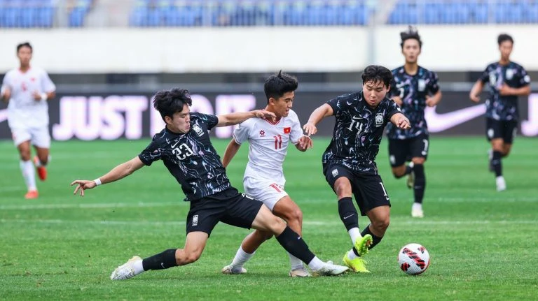 Trận thứ hai, VN thua Hàn Quốc 0-1. Ảnh: CTP U--19VN-Hàn Quốc.jpeg