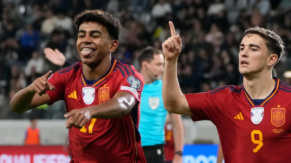 Lamine Yamal và Pedri... chỉ đáng tuổi con của Modric. Ảnh: AFP Khai-mạc-Euro-Yamal-Cubarsi.jpg
