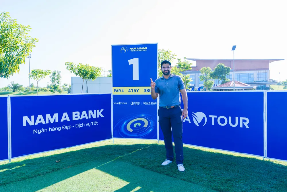 Pukhraj Sight rất thách thức với bốn tay golfer Việt Nam. Ảnh: CTP Việt-Nam-co-4-đại-diện-Pukhraj Singh Gill 2.jpg