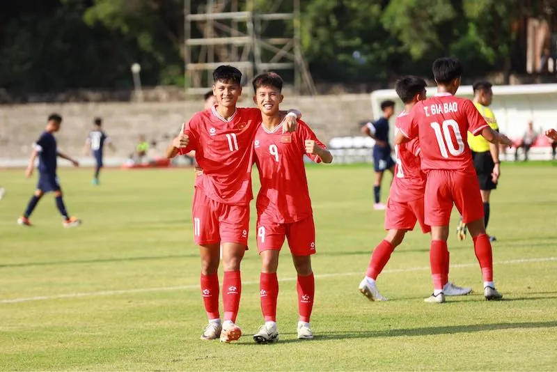 U-16 Việt Nam thắng Brunei 15-0 khi bóng lăn lúc 15 giờ. Ảnh: VFF Thay-tro-HLV-TRan-Minh-Chien-3.jpg