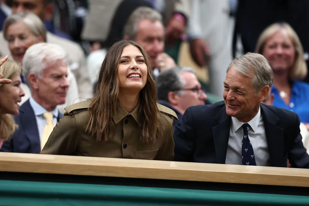 Beckham không đến Đức để cùng "búp bê Nga" Maria Sharapova (vô địch Wimbledon 2004) đó là một trong 5 danh hiệu Grand Slam của sự nghiệp tạo khí thế cho Wimbledon. Beckham-khong-den-9.jpg