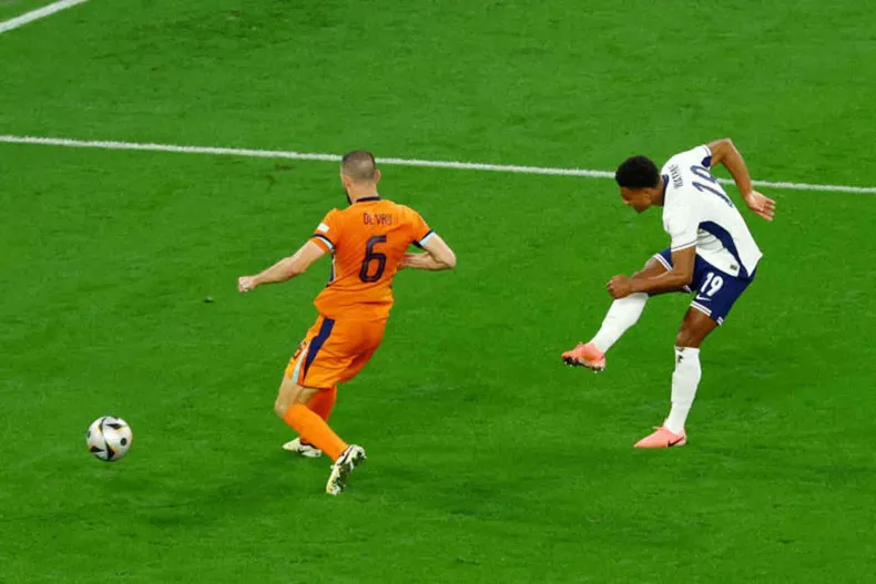 Bàn thắng cuối trận của Watkins vào lưới Hà Lan ở bán kết làm Vua Charles thót tim. Ảnh: AFP Ngay-trong-dai-Ollie Watkins.jpg