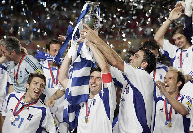 Hy Lạp lên ngôi Euro 2004 như một câu chuyện thần thoại. Ảnh: Getty Chung-ket-sieu-kinh-3.jpg