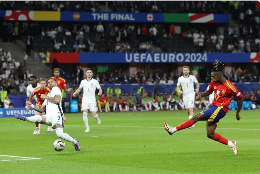 Pha ghi bàn của Nico Williams phút 47 cho Tây Ban Nha. Ảnh: UEFA Anh-Tay-Ban-Nha-7.jpg