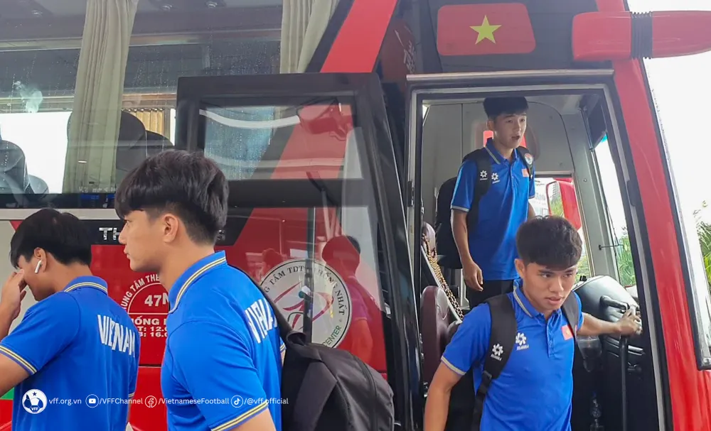Từ Hà Nội vào TP.HCM, U-19 Việt Nam có bốn buổi tập sớm để thích nghi những trận đấu sớm bảng B tại Indonesia. Ảnh: VFF Hua-Hien-Vinh-1.jpg