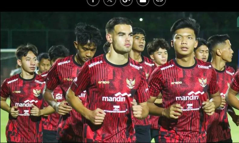 Jens Raven lần đầu khoác áo tuyển trẻ Indonesia vào sân phút 68 và phút 88 lại ghi dấu ấn bàn thắng chốt chiến thắng 6-0. Ảnh: Bola Ba-diem-dau-2.jpg