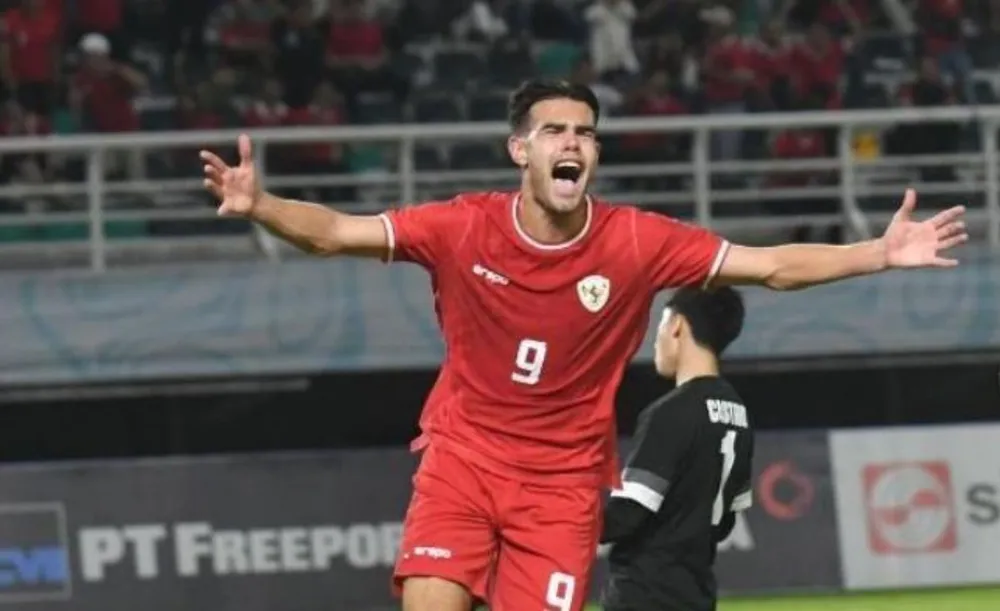 Jens Raven mới nhập tịch Indonesia đá hai trận ghi hai bàn cho U-19 Indonesia. Ảnh: Bola Chu-Nha-Indo-3.jpg