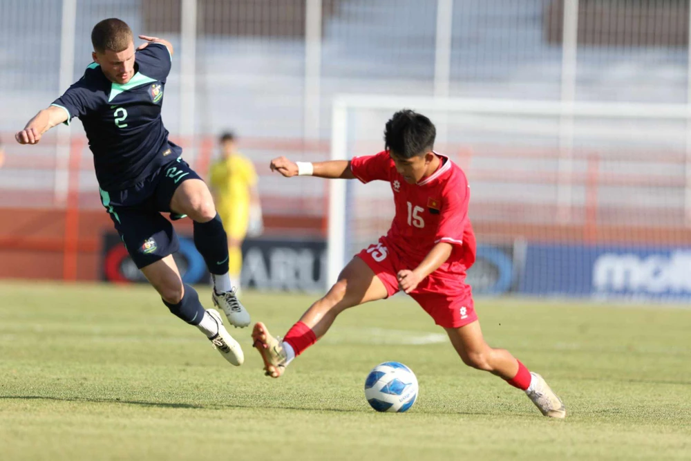 U-19 Úc có thể hình vượt trội và chơi bóng đá trình độ cao hơn các đội Đông Nam Á. Ảnh: VFF Úc dạy các đội trẻ Đông Nam Á