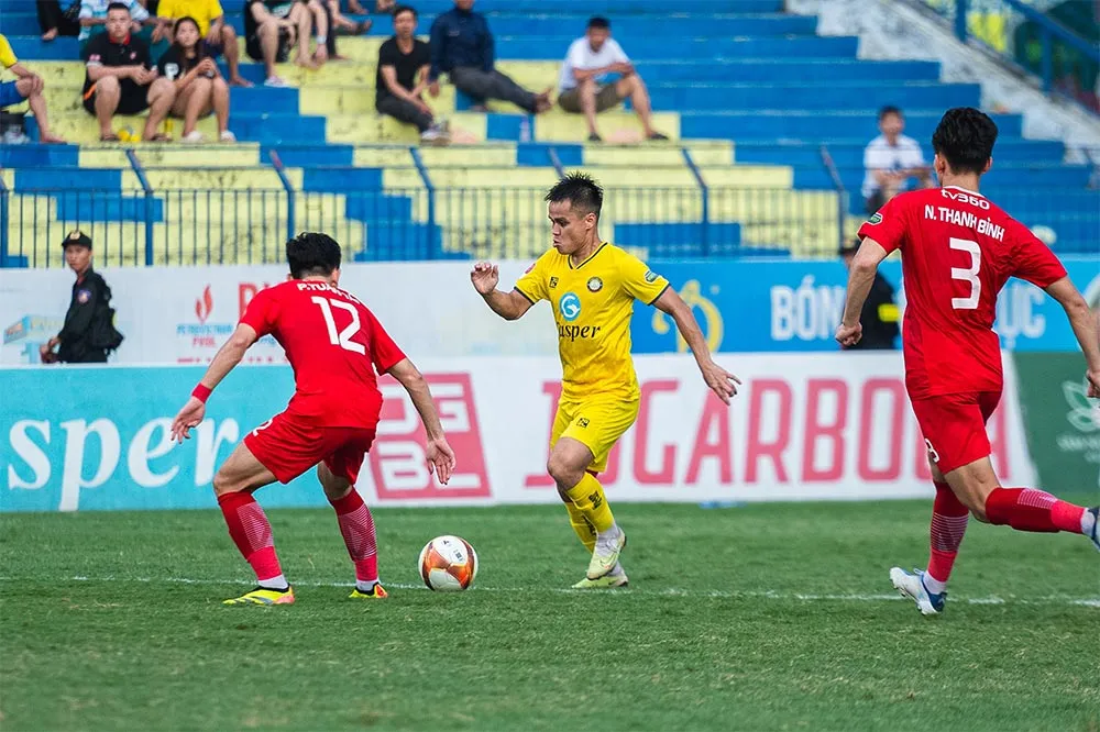 ĐA. Thanh Hóa (vàng) hai mùa liên tiếp vô địch Cúp quốc gia và bị "cấn" hai giải quốc tế Đông Nam Á và châu Á? Ảnh: VPF ĐA-Thanh-Hoa-1.jpg