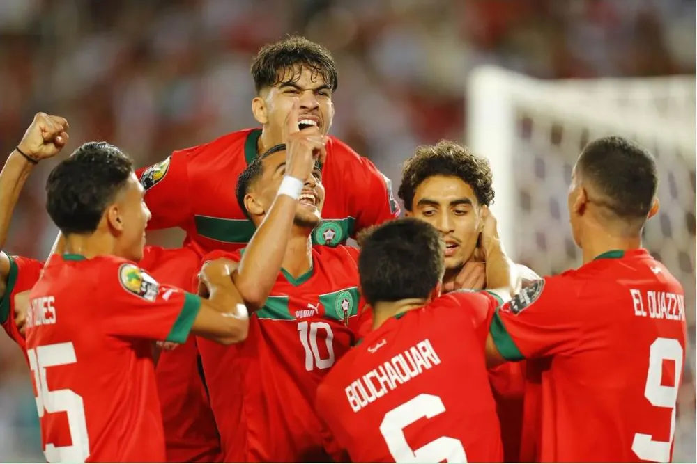 Olympic Morocco lại có tinh thần thi đấu mãnh liệt, cùng đàn anh Achraf Hakimi dẫn dắt lối chơi. Ảnh: Getty Khai-mac-bong-da-Morocco.jpg