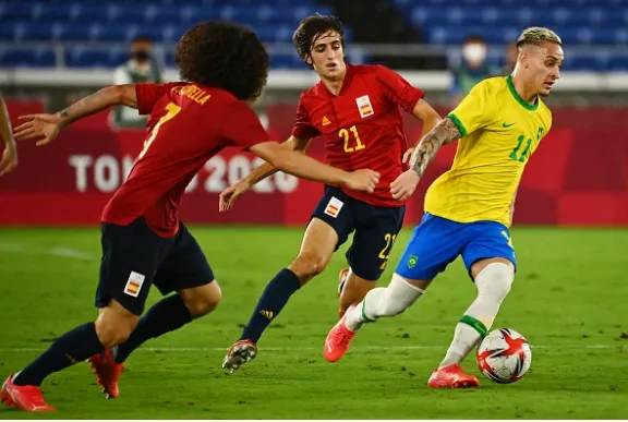 Olympic Tây Ban Nha thua Brazil 1-2 sau 120 phút ở chung kết Olympic Tokyo. Ảnh: Asahi Khai-mac-bong-da-TBN.png