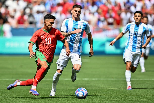 Olympic Argentina rất mệt mỏi và bế tắc trước sức mạnh và pressing của Morocco. Ảnh: Getty Ung-vien-gay-2.jpg