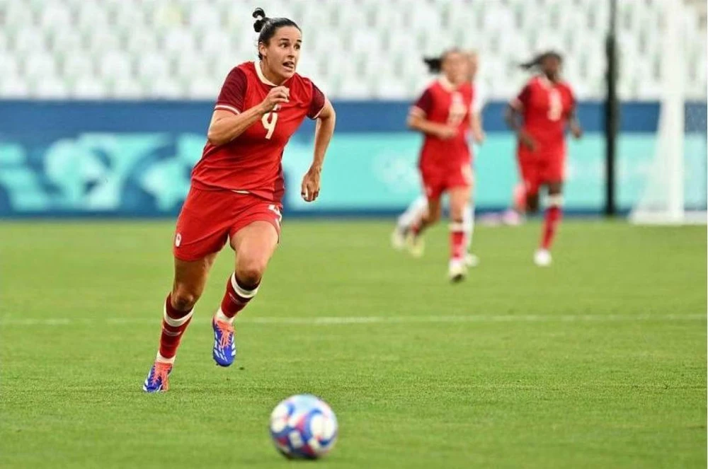 Dù đang rối loạn ở Ban huấn luyện do hành vi gian trá, nhưng các cô gái Canada cũng thắng New Zealand 2-1. Ảnh: AFP Olympic Paris 2024