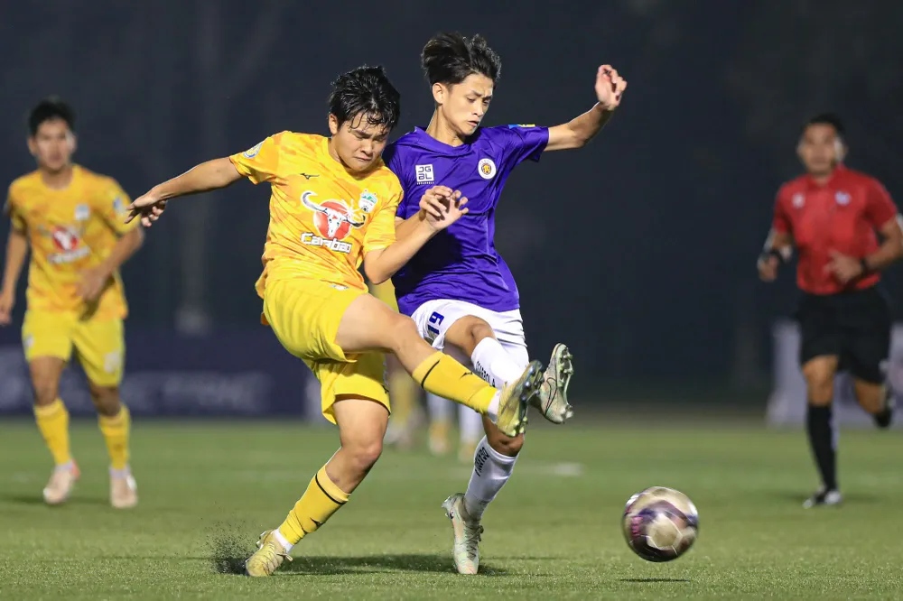 ...Nhưng LPB.HA.GL lại bất khuất, càng đá càng hay. Ảnh:CTP Chung-ket-trong-mo-pic.jpg