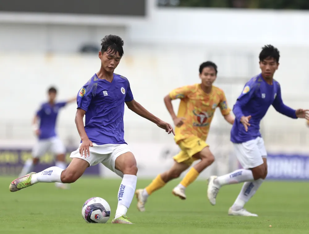 Hà Nội thắng chung kết 2-0, ở vòng bảng cũng thắng đối thủ 2-0. Ảnh: CTP Chung-ket U-17-3.jpg