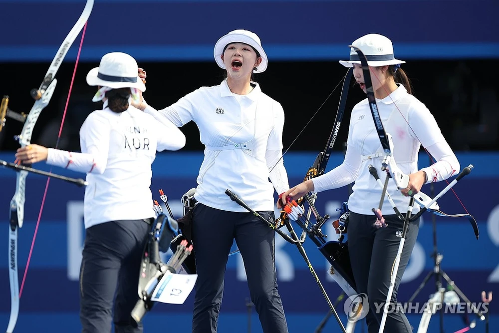 Ba nữ cung thủ mang về cho Hàn Quốc tấm HCV Olympic lần thứ 10 nội dung đồng đội nữ. Ảnh: Yonhap Hàn Quốc không có đối thủ