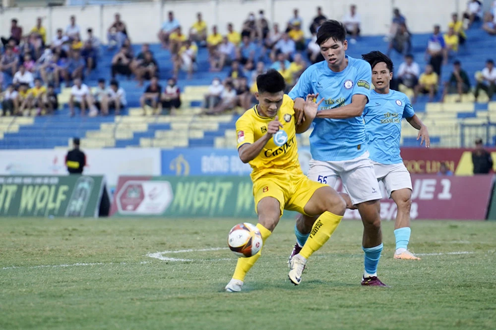 Khánh Hòa mùa V-League vừa rồi nợ tiền lương rất nhiều cũng là nguyên nhân chính khiến đội yếu đi và rớt hạng. Mùa tới liệu có chơi hạng nhất? Bao-kho-khan-2.jpg