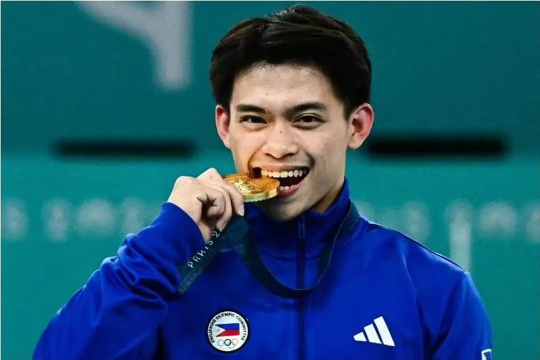 Carlos Yulo mang về hai tấm HCV giúp Philippines đang dẫn đầu Đông Nam Á và thứ hạng 26 Olympic Paris 2024. Ảnh:Inq Carlos-Yulo-HCV-2 - Copy.jpg