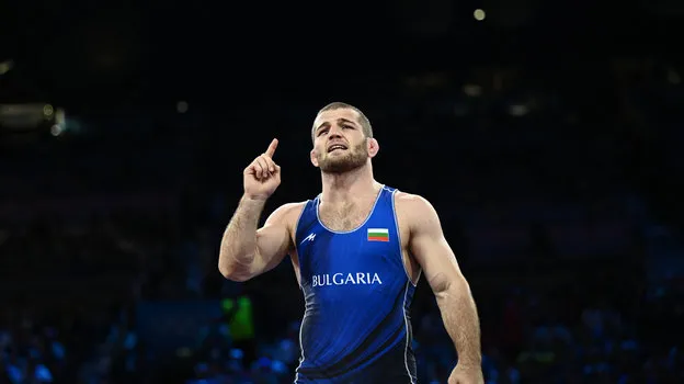Đô vật Ramazanov của Bulgaria có ngoại hình và cách ăn mừng chiến thắng tại Olympic Paris 2024 rất giống ngôi sao UFC Khabib Nurmagomedov. Ảnh: S.E