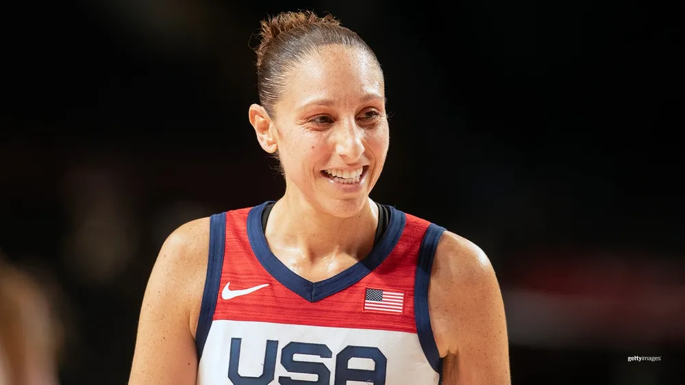 Tay ném Diana Taurasi, 42 tuổi vừa có tấm HCV Olympic thứ sáu và muốn nữa ở Olympic Los Angeles 2028. Ảnh: AP Diana Taurasi-6-Olympic-1.jpg