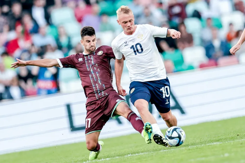 Trận giao hữu gần nhất của tuyển Nga hồi tháng 6 qua thắng Belarus 4-0 tại Minsk. Ảnh: Sovietsky Sport Doi-tuyen-Nga-1.jpg