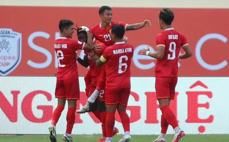 Shan Utd ăn mừng bàn thắng ngay phút thứ 5 trên sân Thanh Hóa. Ảnh: CTP Cup C1-D0ng-nam-A-Shan.jpg