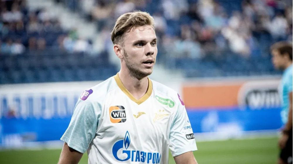 Còn tay săn bàn Maksim Gluchenkov lại vắng mặt. Ảnh:RFS LĐBĐ-Thong-bao-Glushenkov.jpg
