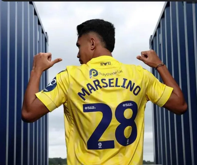Tuyển thủ Marcelino Ferdinan trong màu áo Oxford Utd. Ảnh:Bola TUyen-thu-Marcelino.jpg