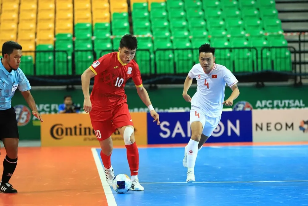 Kyrgyzstan (đỏ) trong trận bán kết Play off Asian Cup 2024 đánh bại tuyển Việt Nam. Ảnh: CTP Kyrgyzstan (đỏ) trong trận bán kết Play off Asian Cup 2024 đánh bại tuyển Việt Nam. Ảnh: CTP
