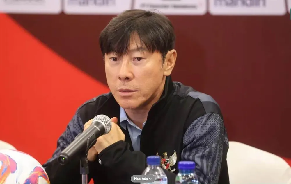 HLV Shin Tae-yong nếu có được 1 điểm trong hai trận đầu tháng 9 tới đã là thành công, nhưng rất khó, nếu không muốn nói là không thể. Ảnh:Bola Shin-Tae-yong-cong-bo.jpg