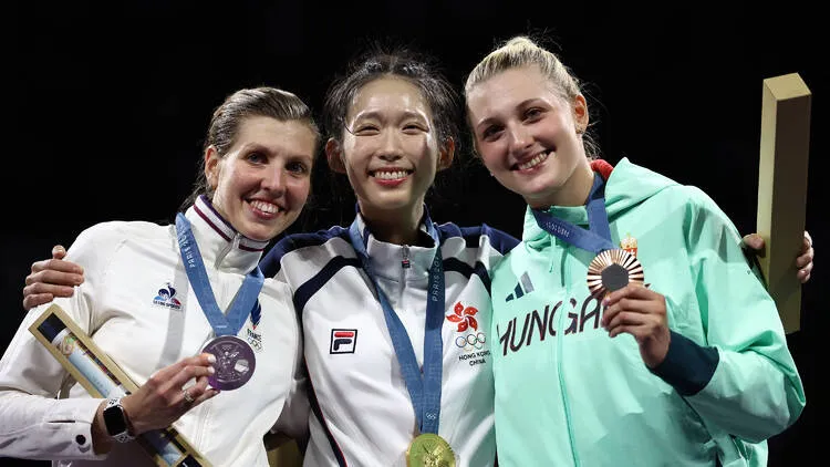 Vivian Kong đoạt HCV của một nội dung đấu kiếm tại Olympic Paris 2024, cô trở thành triệu phú ở Hong Kong. Ảnh:SCMP Thấy người ta ăn khoai