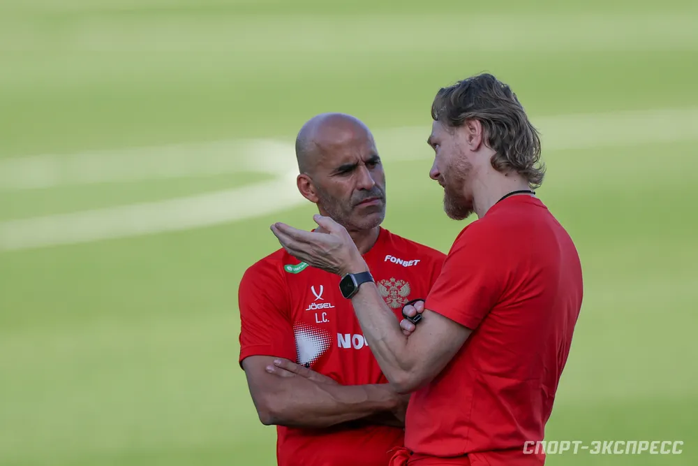 Doi-tuyen-Nga-16-Luis Martinez.jpg