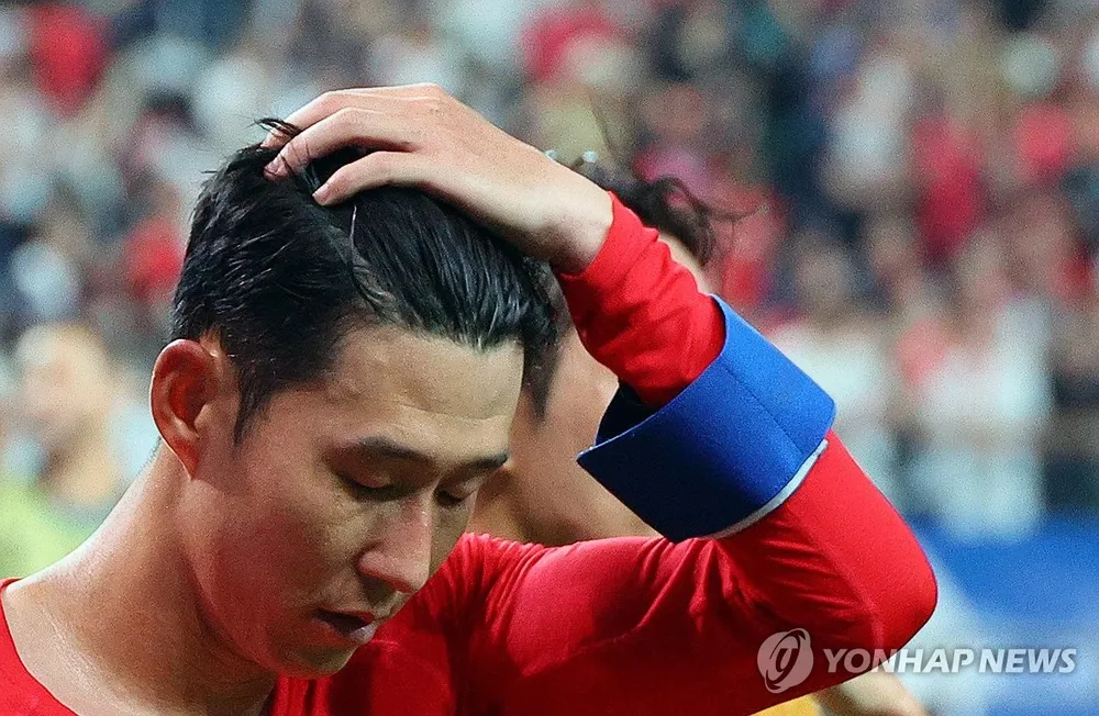 Đội trưởng Son Heung-min của Hàn Quốc thất vọng vì ngay tại Seoul, Hàn Quốc đã để "đội tuyển không nhà" Palestine cầm hòa 0-0. Ảnh:Yonhap Doi-tuyen-Indonesia-Son-Heung-min.jpg