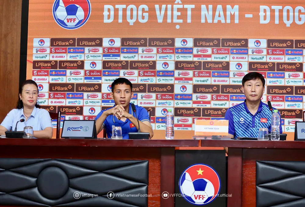 HLV Kim Sang-sik ví trận Việt Nam-Thái Lan như Hàn Quốc-Nhật Bản. Ảnh:VFF HLV-Kim-Sang-sik-Viet-nam.jpg