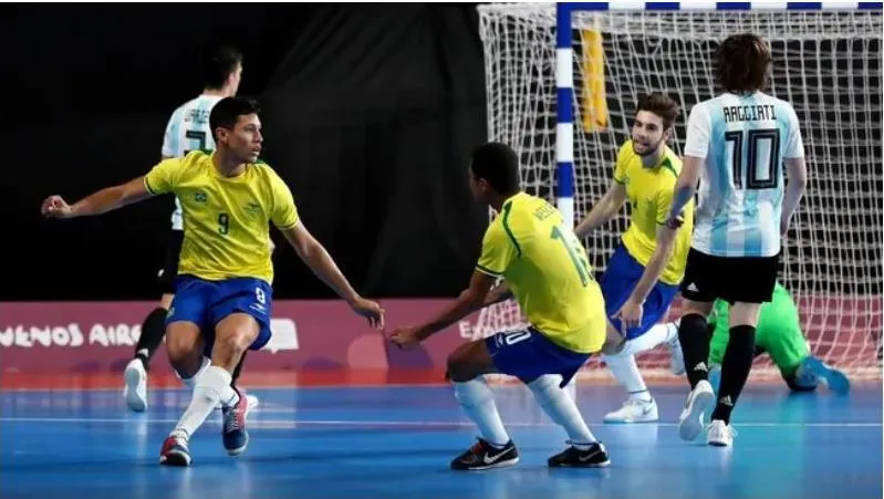 "Chàng David tí hon" Cuba đối đầu với "gã khổng lồ Goliath" Brazil từng 5 lần lên ngôi World Cup ngay lượt trận khai mạc. Ảnh: Getty Tuyen-Thai-Lan-Brazil.jpg