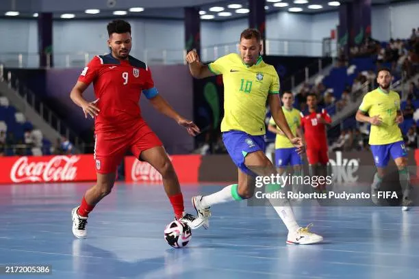 Brazil 'tạo mưa gôn'