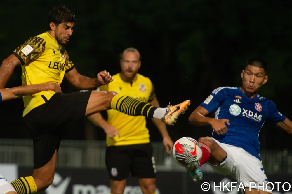 Lee Man (trái) với nhiều ngoại binh có chất lượng tốt. Ảnh:HKFA TX. Nam Định-AFC Champions League-3.jpg