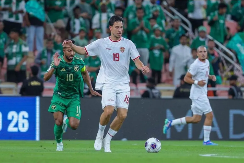 Trung vệ Jay Idzes đang đá cho Venezia thuộc Serie A của tuyển Indonesia nên không khó ngăn chặn các chân sút của Saudi Arabia. Ảnh:AFC Bong-da-Indonesia-Jay-Idzes.jpg