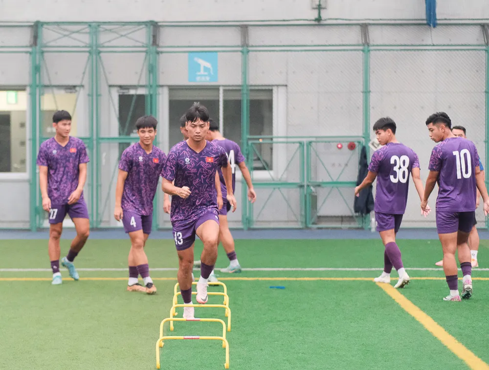 U-20 Việt Nam sẽ gặp vấn đề lớn khi đối đầu với U-20 Syria. Ảnh: AFF HLV-Hua-Hien-Vinh-U-20-VN-Vong-loai-U-20 châu-Á.jpg