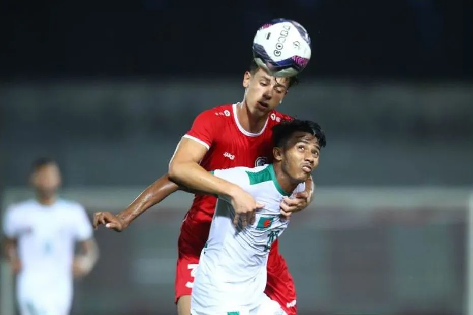 Syria (đỏ) trong trận thắng Bangladesh 4-0. Ảnh: AFC Syria-da-lo-1.jpg