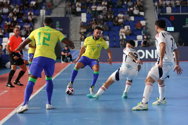 Brazil, đội đầu tiên ghi danh vào tứ kết futsal World Cup 2024 khi đánh bại Costa Rica 5-0. Ảnh: Getty Futsal-World Cup 2024-Brazil-Costa-1.jpg